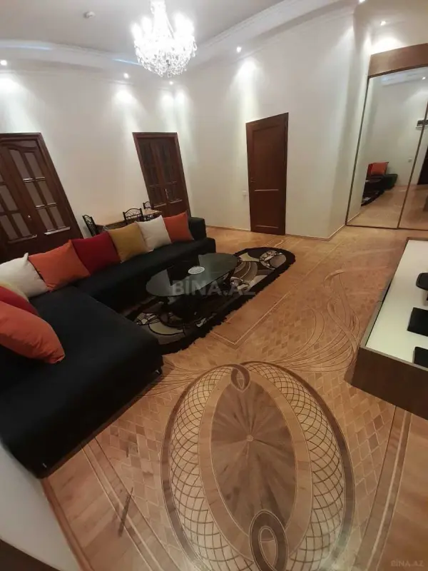 Kirayə verilir 4 otaqlı mənzil 110 m²