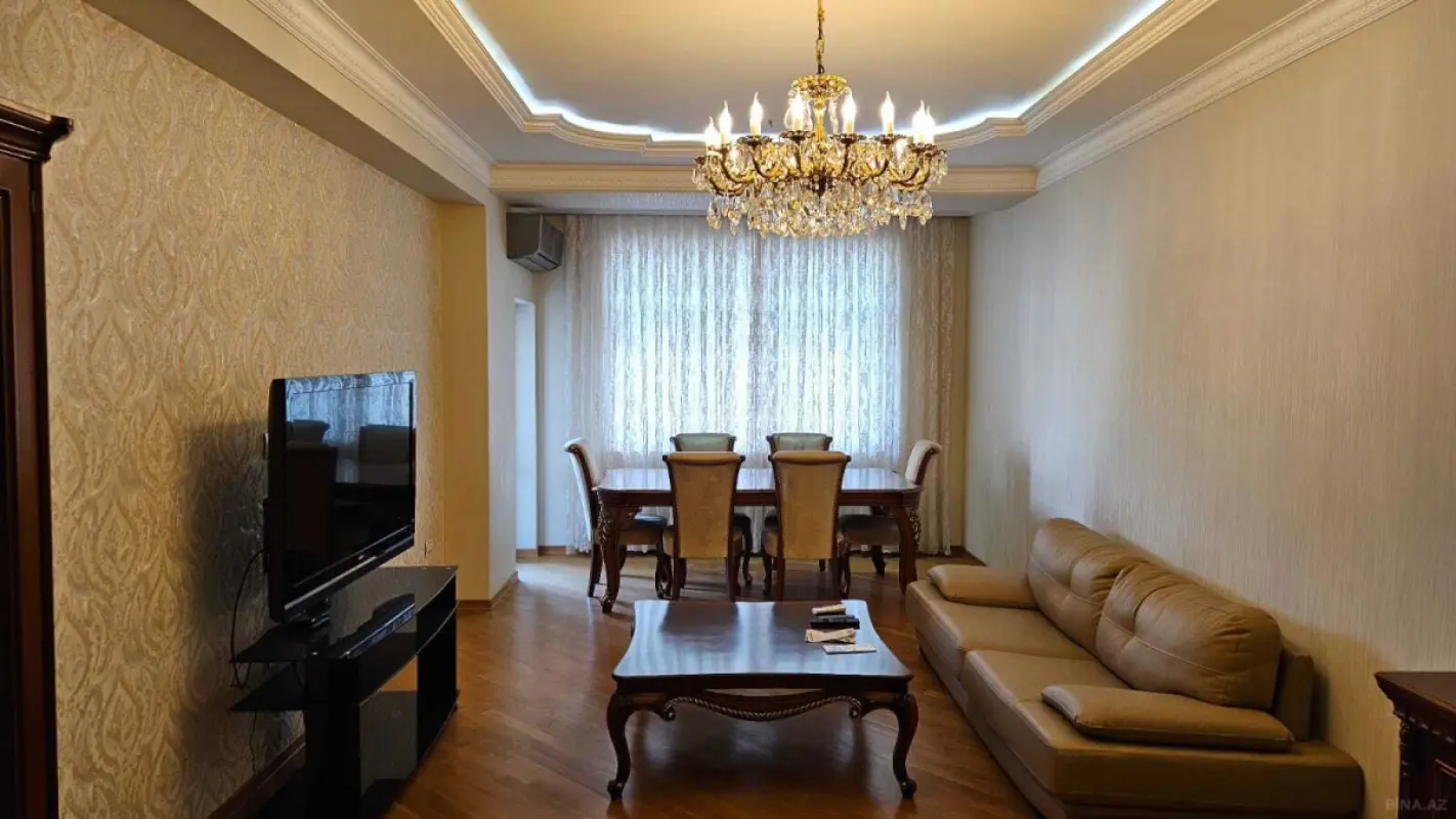 Kirayə verilir 4 otaqlı mənzil 185 m²