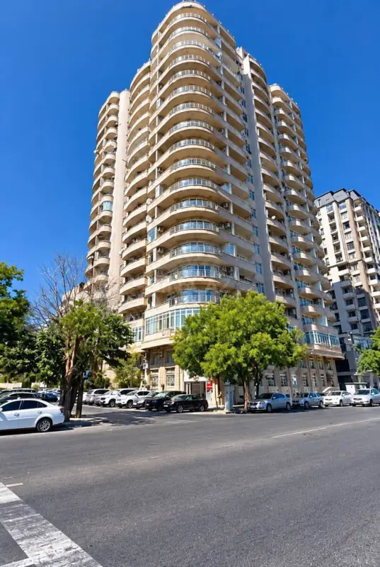 Satılır 4 otaqlı mənzil 200 m²
