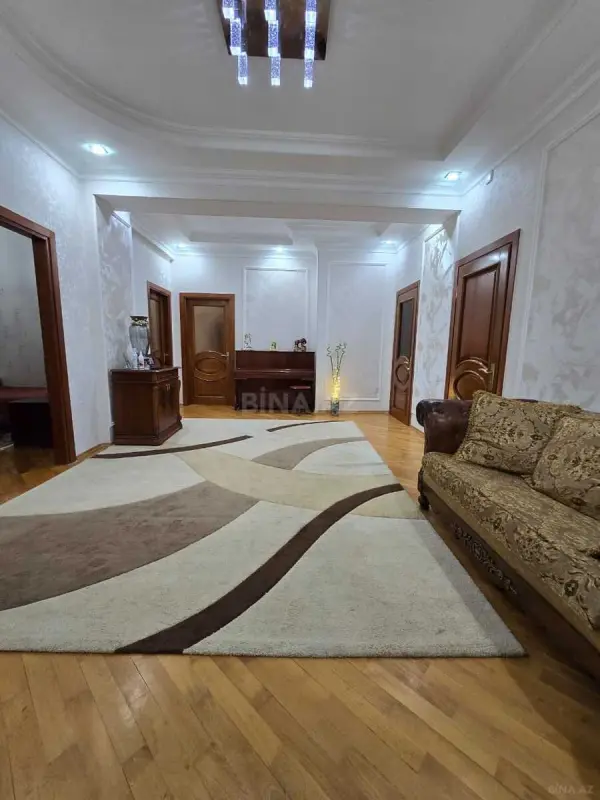 Satılır 4 otaqlı mənzil 157 m²