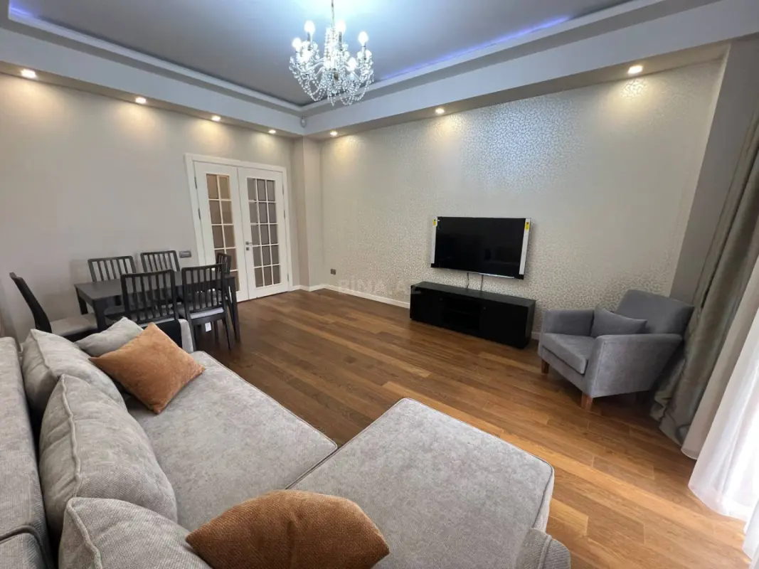 Kirayə verilir 4 otaqlı mənzil 160 m²