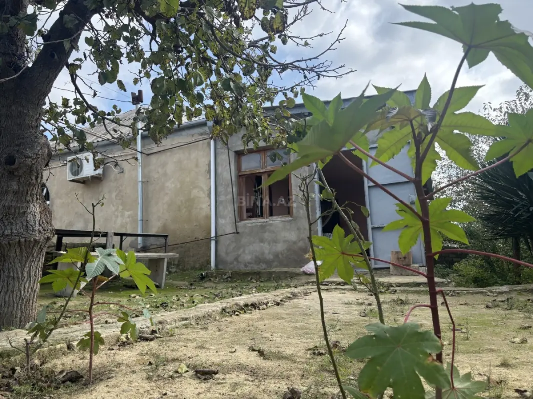 Satılır 4 otaqlı həyət evi 100 m²