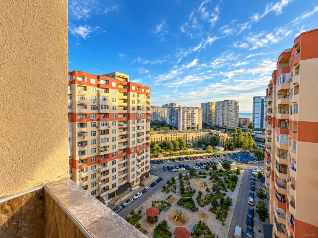 Satılır 3 otaqlı mənzil 121 m²