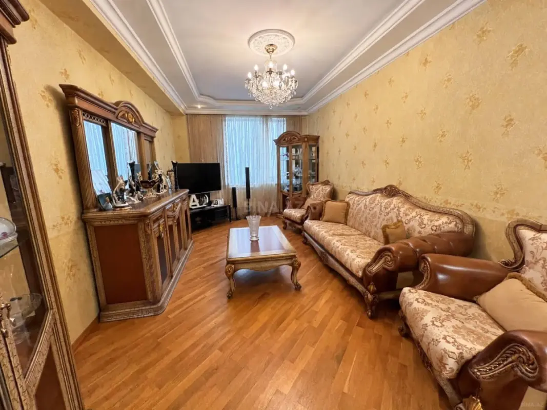 Satılır 3 otaqlı mənzil 125 m²
