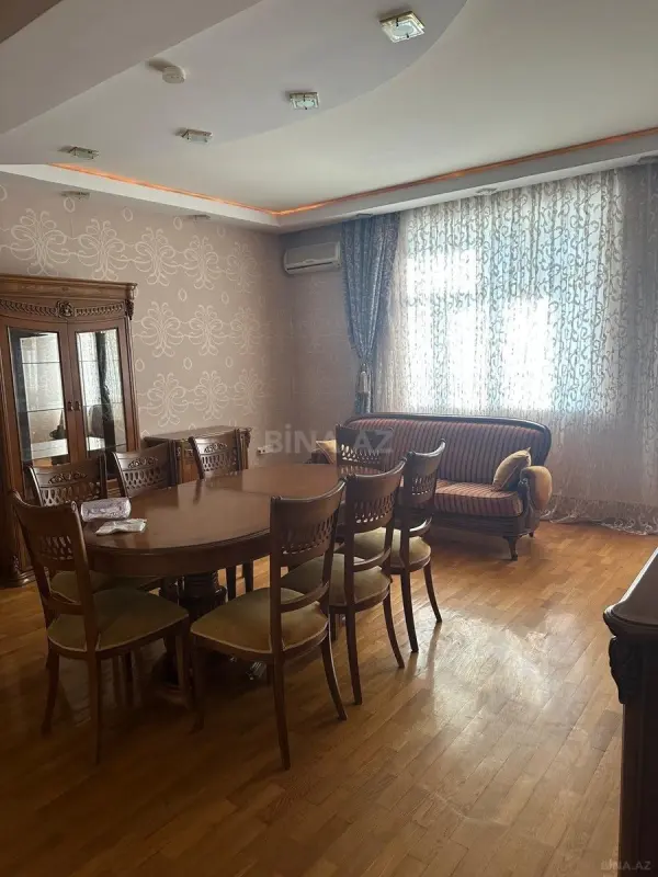 Kirayə verilir 4 otaqlı mənzil 130 m²