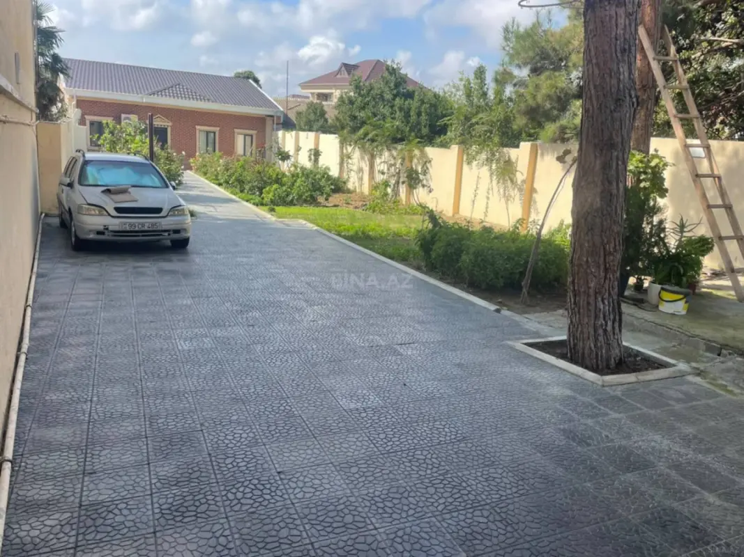 Satılır 8 otaqlı həyət evi 285 m²