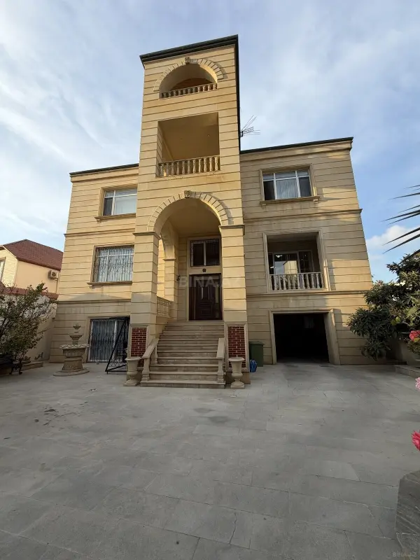 Satılır 7 otaqlı həyət evi 650 m²