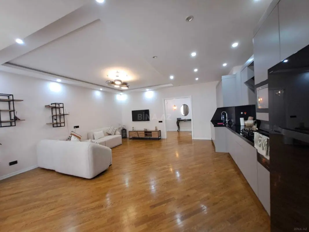 Kirayə verilir 3 otaqlı mənzil 141 m²