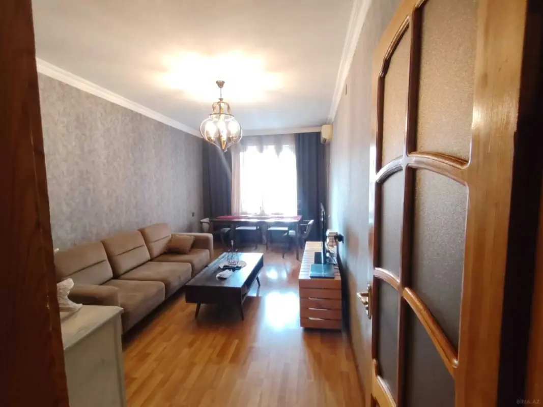 Satılır 5 otaqlı mənzil 130 m²