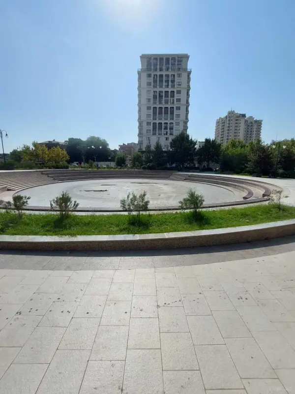 Kirayə verilir 4 otaqlı mənzil 168 m²