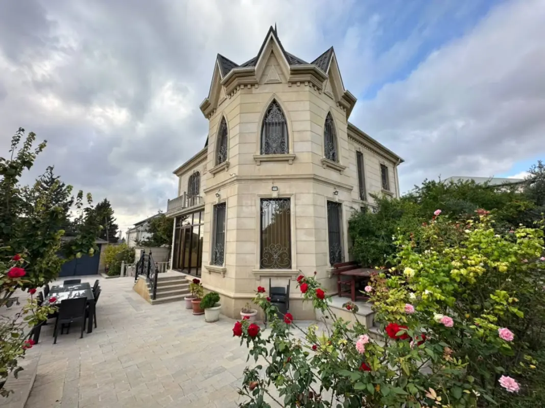 Satılır 7 otaqlı həyət evi 350 m²