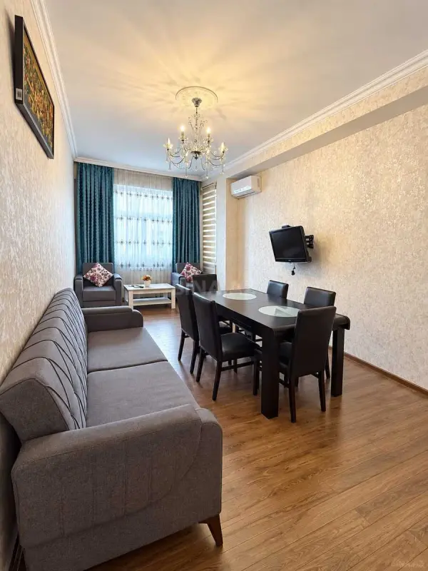 Kirayə verilir 2 otaqlı mənzil 80 m²