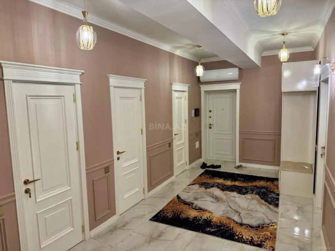 Kirayə verilir 3 otaqlı mənzil 136.4 m²