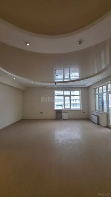 Satılır 3 otaqlı mənzil 200 m²