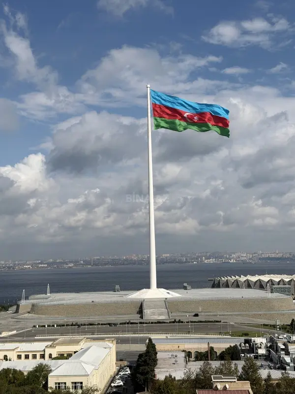 Satılır 4 otaqlı mənzil 176 m²