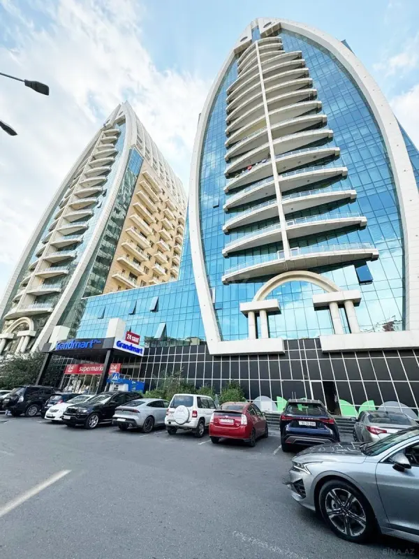 Satılır 3 otaqlı mənzil 148 m²