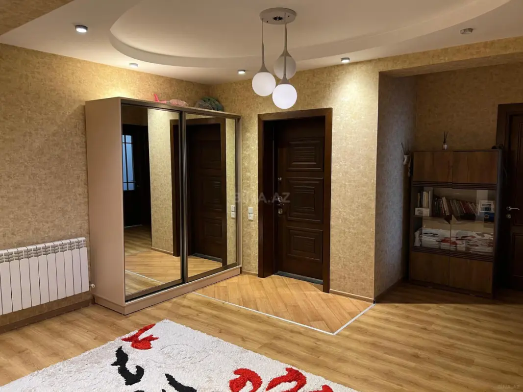 Satılır 3 otaqlı mənzil 126.5 m²