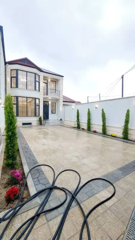 Satılır 5 otaqlı həyət evi 180 m²