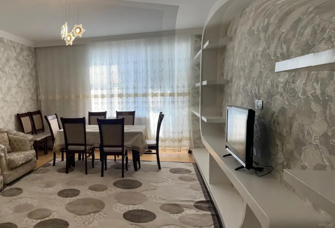 Satılır 4 otaqlı mənzil 140 m²