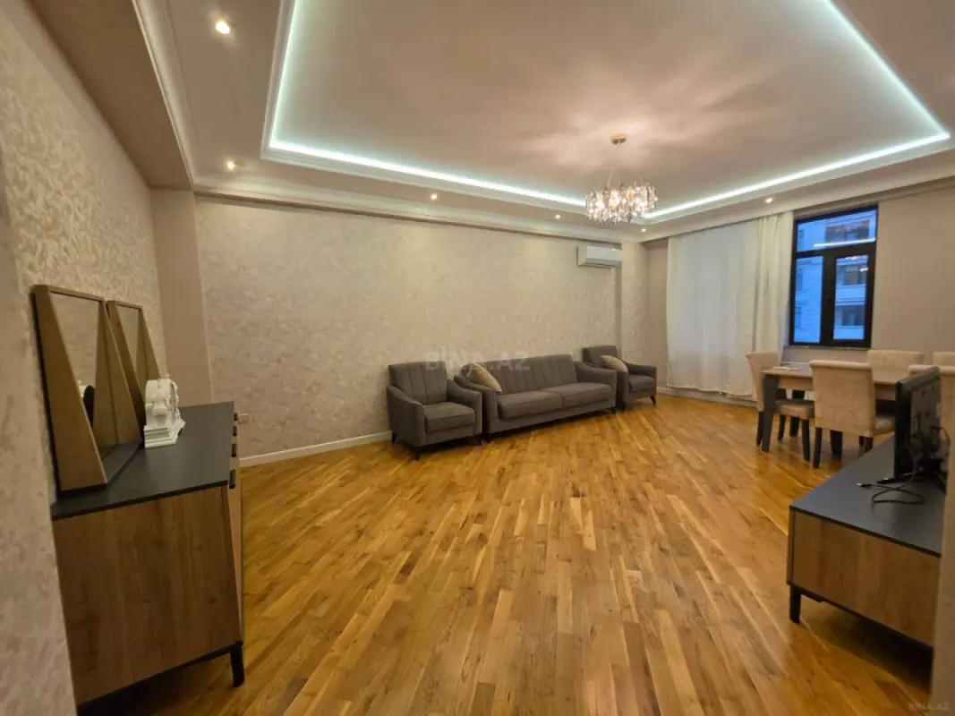 Kirayə verilir 3 otaqlı mənzil 130 m²