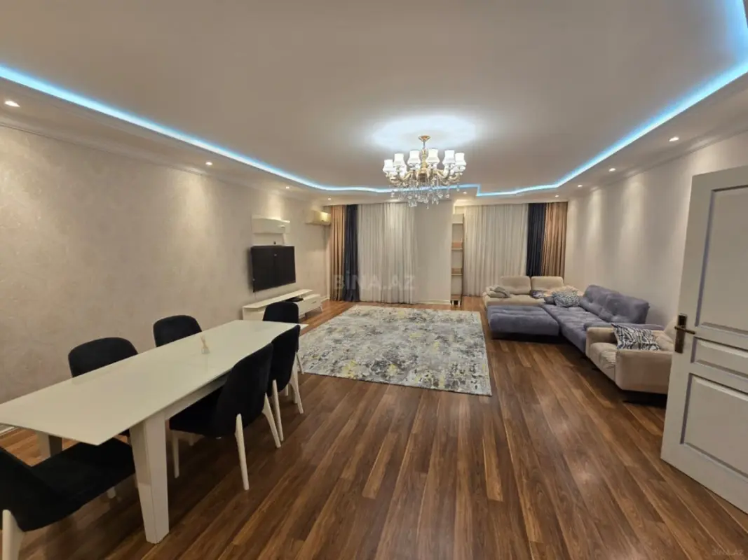 Satılır 4 otaqlı mənzil 182 m²