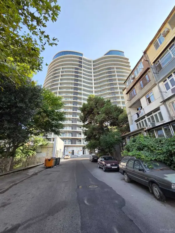Satılır 2 otaqlı mənzil 106 m²