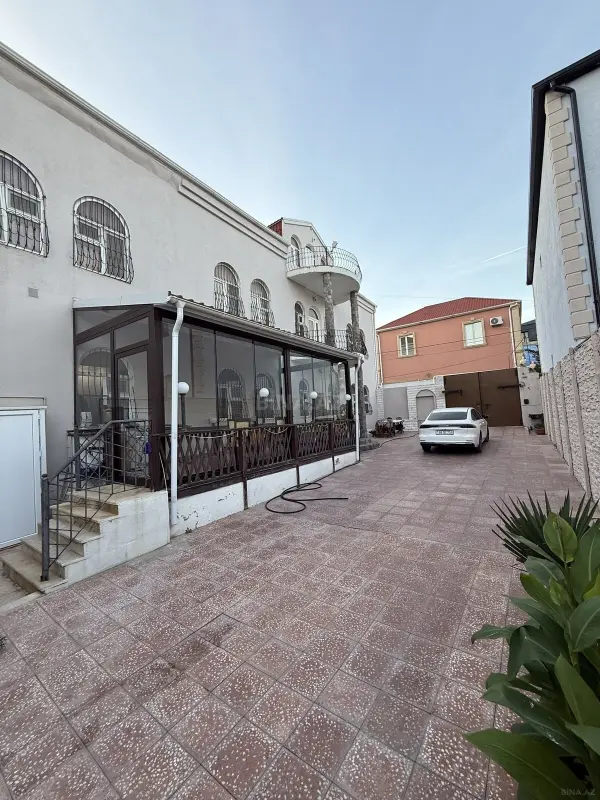 Satılır 8 otaqlı həyət evi 540 m²