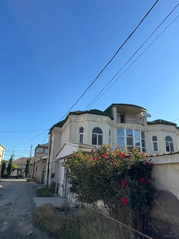 Satılır 7 otaqlı həyət evi 308 m²