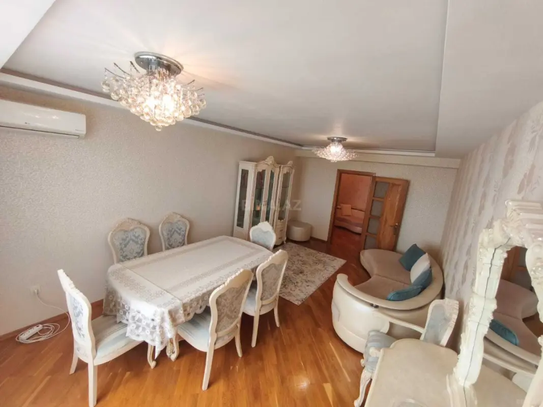 Satılır 3 otaqlı mənzil 130 m²