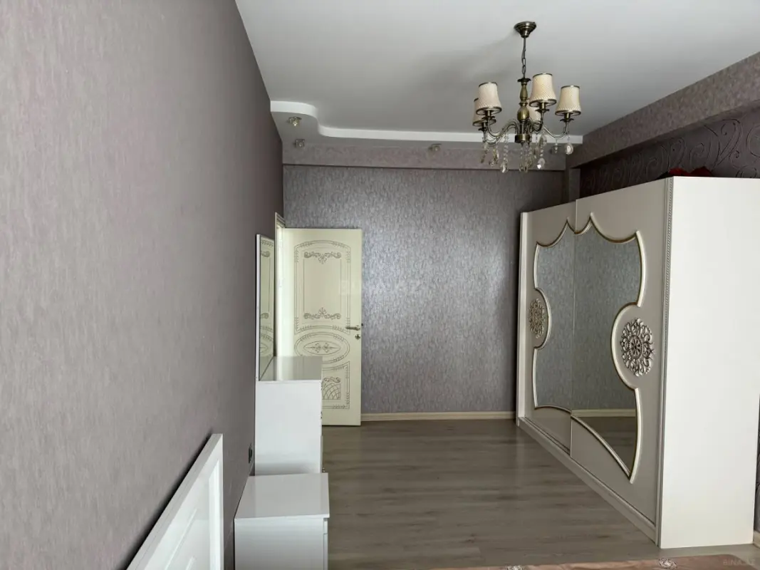 Kirayə verilir 2 otaqlı mənzil 97 m²