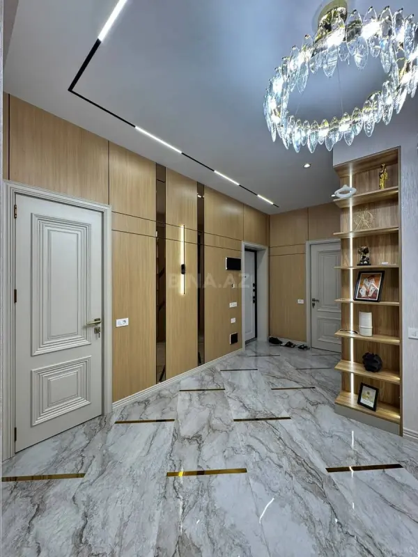Satılır 3 otaqlı mənzil 127 m²