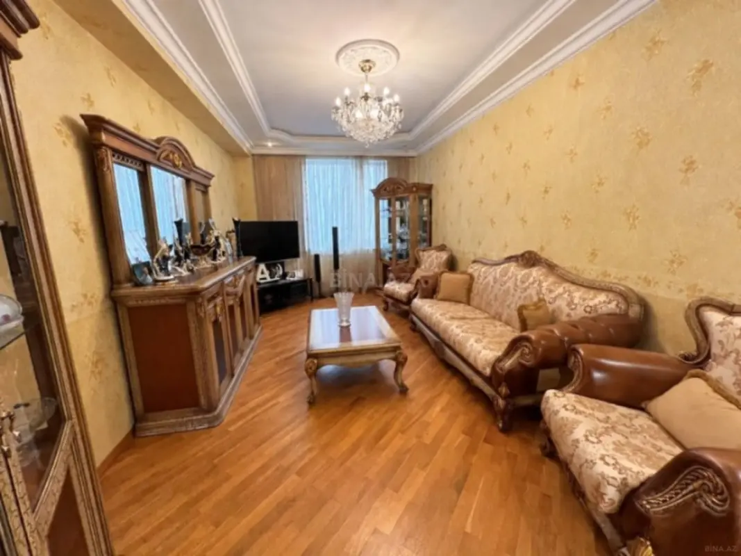 Satılır 3 otaqlı mənzil 125 m²