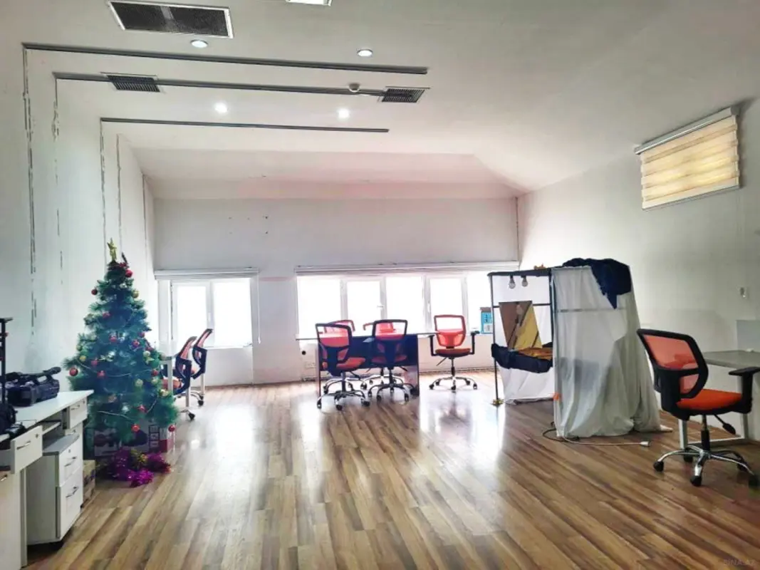 Kirayə verilir 4 otaqlı ofis 220 m²