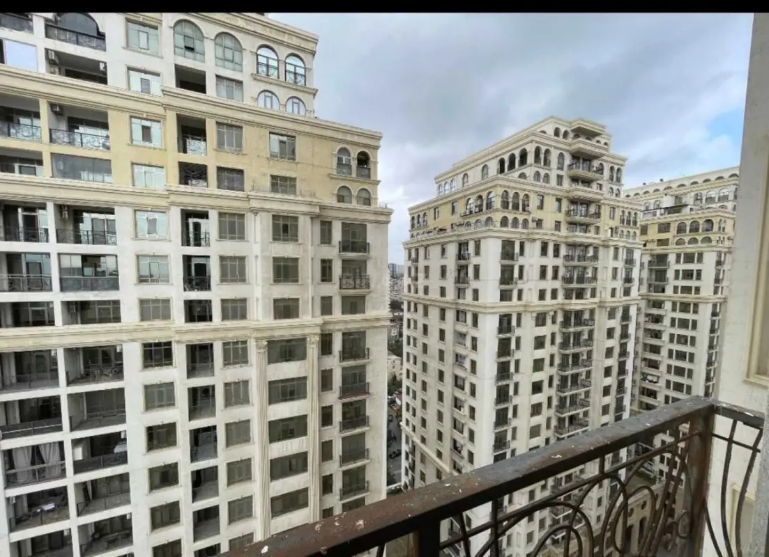 Kirayə verilir 2 otaqlı mənzil 95 m²