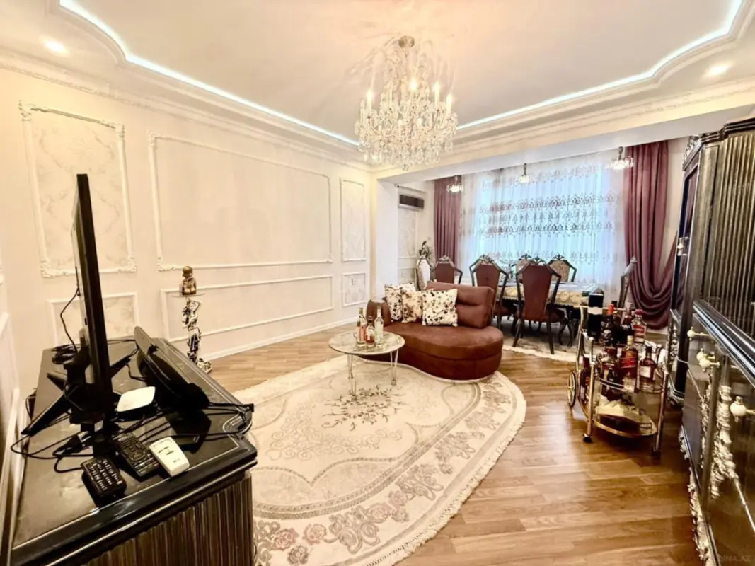 Satılır 5 otaqlı mənzil 160 m²