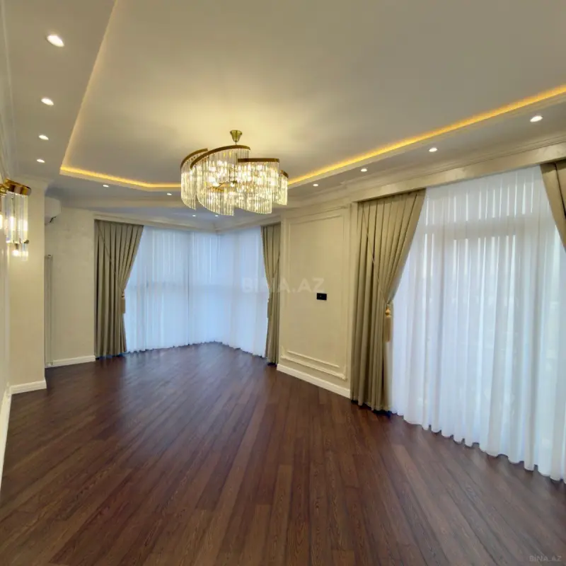 Satılır 3 otaqlı mənzil 130 m²