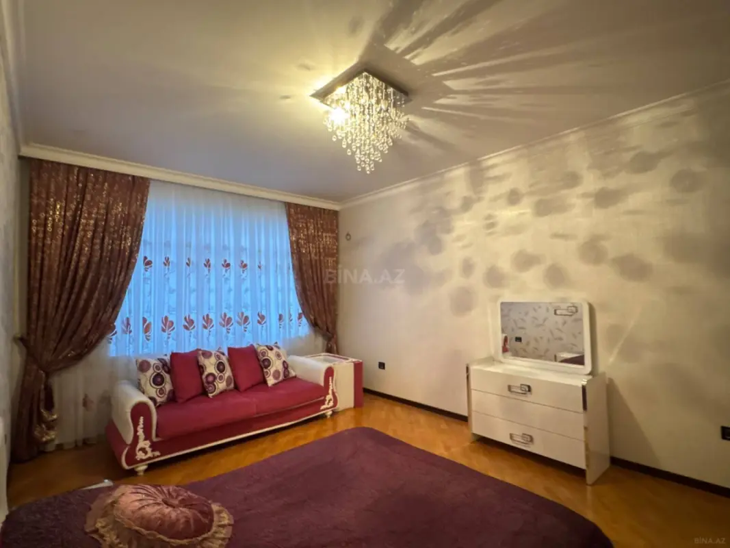 Kirayə verilir 3 otaqlı mənzil 137 m²