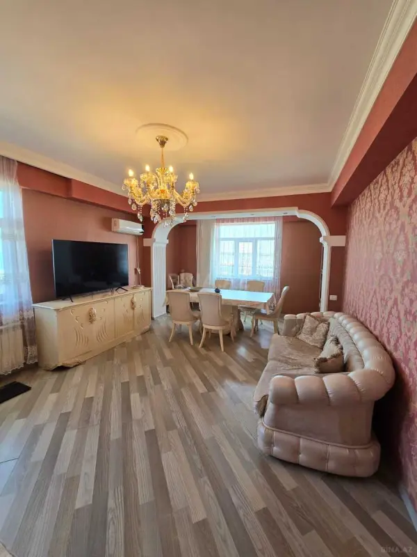 Satılır 3 otaqlı mənzil 136 m²