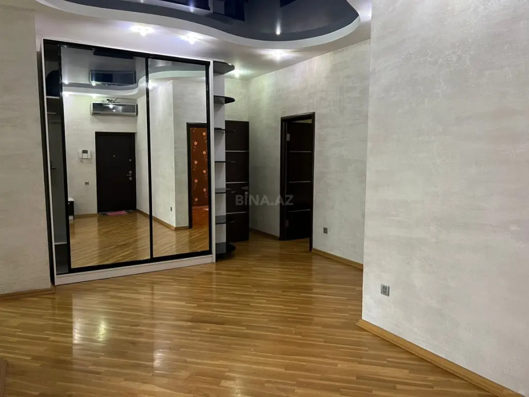 Kirayə verilir 4 otaqlı mənzil 186 m²