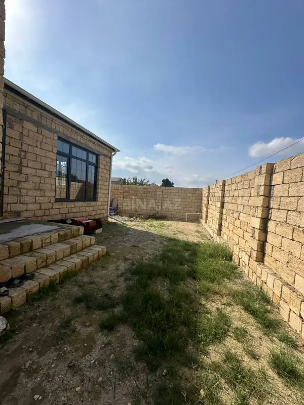Satılır 4 otaqlı həyət evi 300 m²