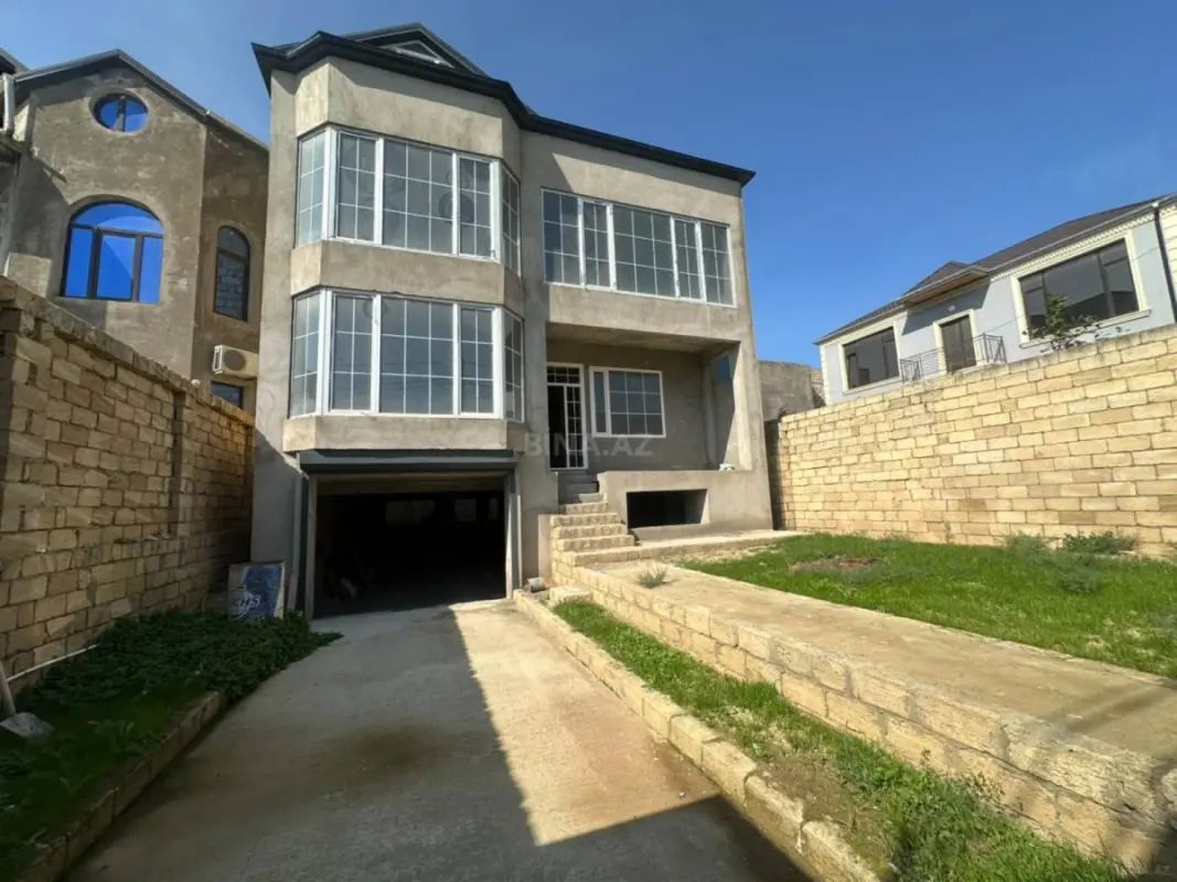 Satılır 8 otaqlı həyət evi 500 m²