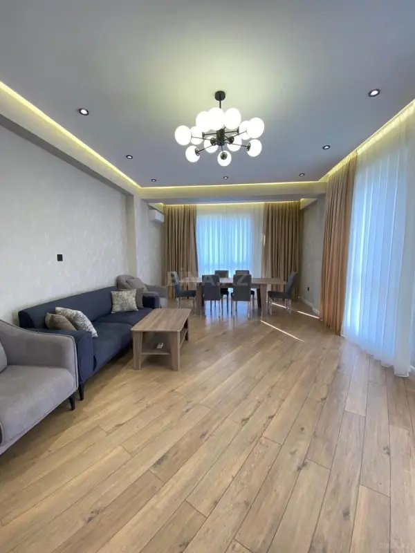 Kirayə verilir 2 otaqlı mənzil 107 m²