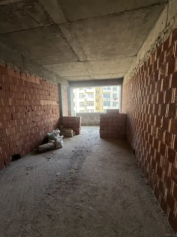 Satılır 2 otaqlı mənzil 83 m²