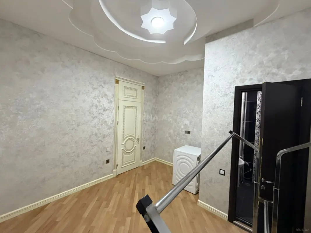 Satılır 5 otaqlı mənzil 176 m²