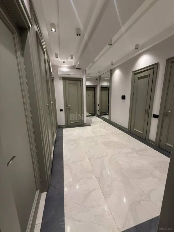 Satılır 3 otaqlı mənzil 142 m²