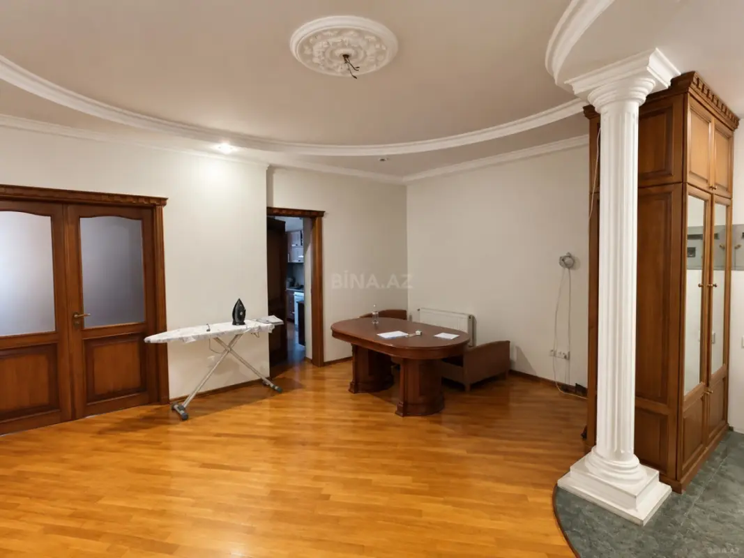 Satılır 4 otaqlı mənzil 205 m²