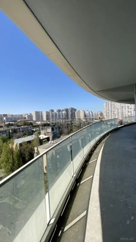 Satılır 4 otaqlı mənzil 240 m²