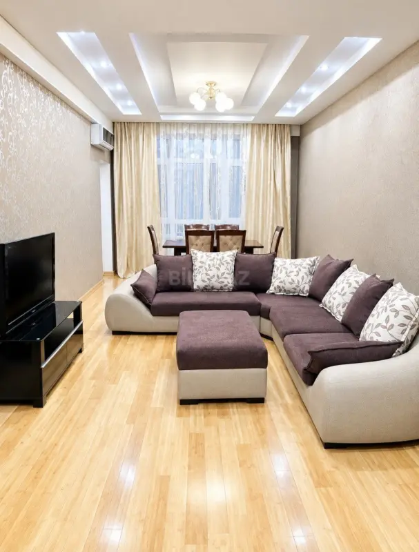 Satılır 2 otaqlı mənzil 101 m²