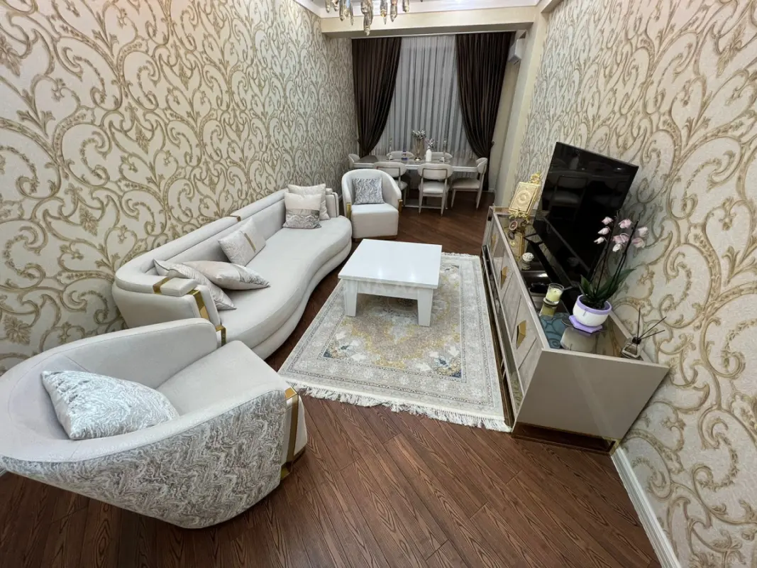 Satılır 3 otaqlı mənzil 135 m²