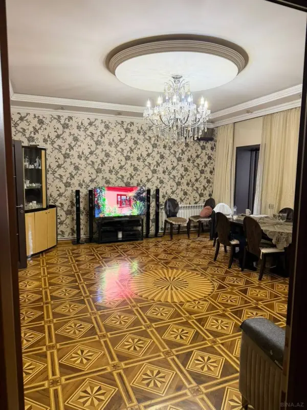 Satılır 5 otaqlı mənzil 160 m²